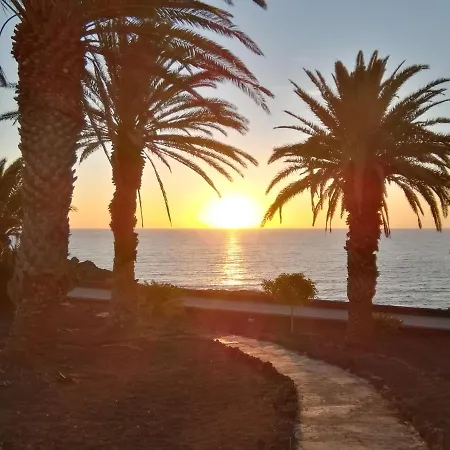 Playa Roca Cosy Studio - Seafront Pool Complex Apartment Costa Teguise