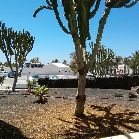 Playa Roca Cosy Studio - Seafront Pool Complex Apartment *