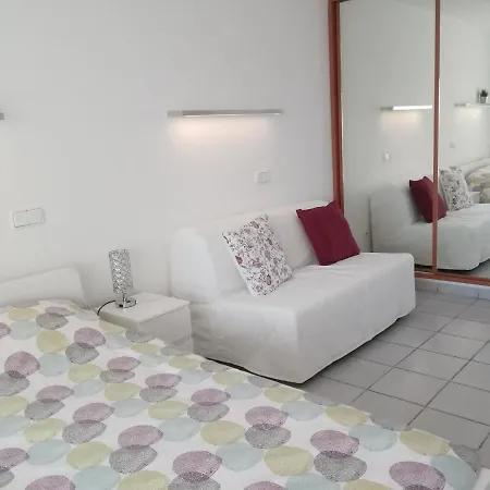 Playa Roca Cosy Studio - Seafront Pool Complex Apartment