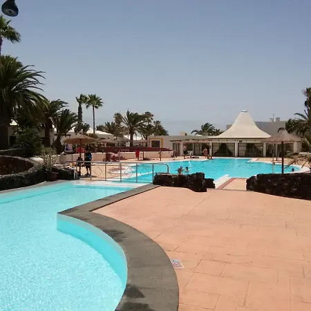 Playa Roca Cosy Studio - Seafront Pool Complex Apartment